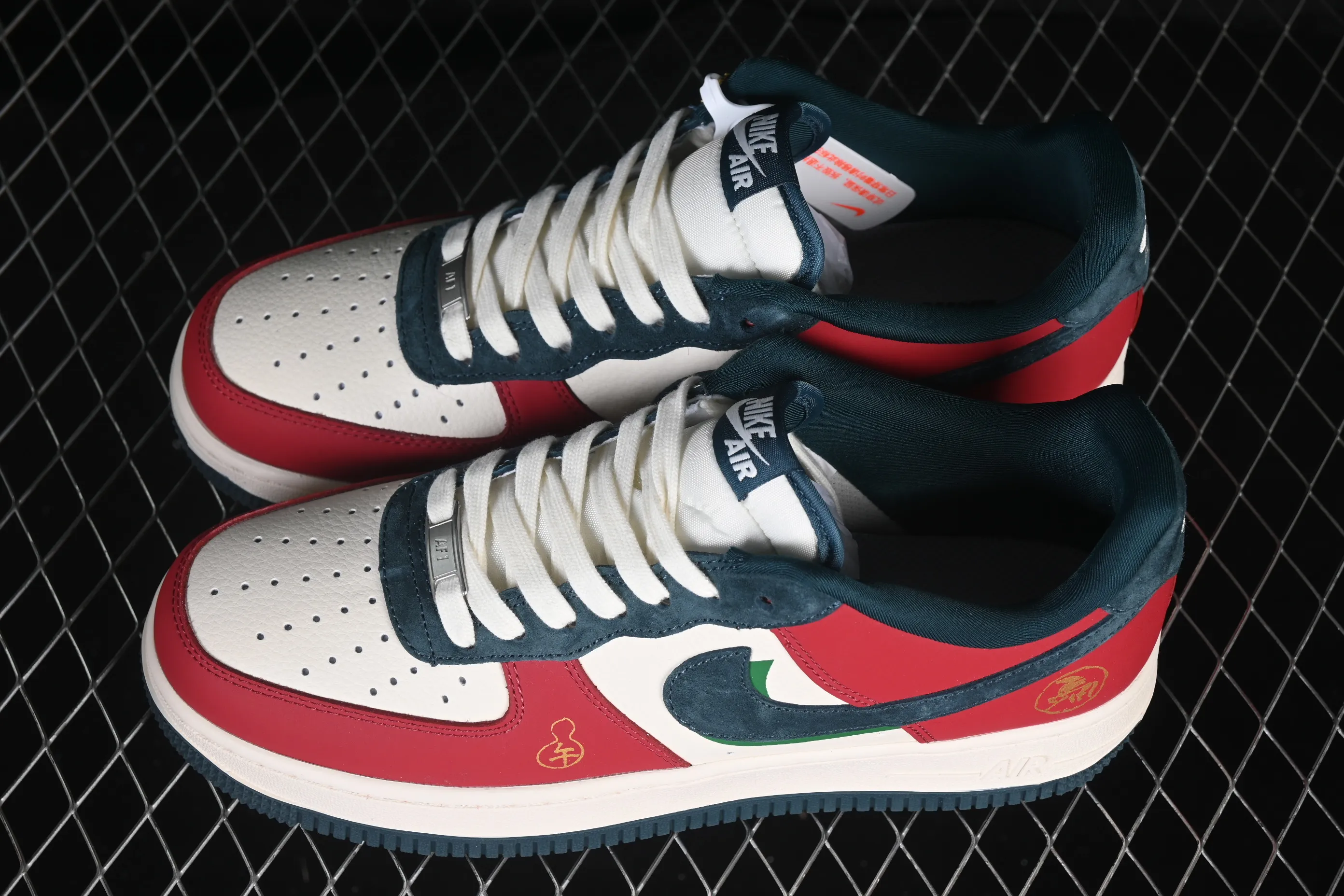 All categories Nk Air Force 1 Air Force series Nk Air Force 1 Low Air Force low-top Nike Air Force 1'07 Low red and black contrast color Air Force 1 low-top casual sneakers HT5088-622